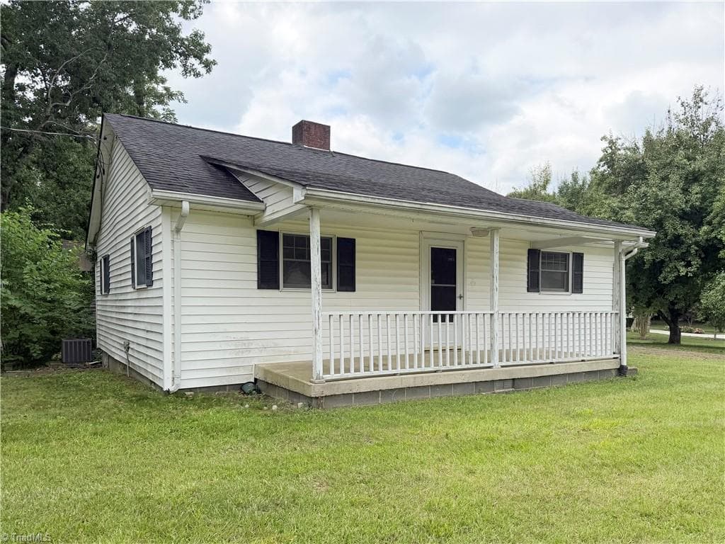 Stick/Site Built at 1940 Darwick Road, Winston-Salem NC 27127, Winston-Salem, photo 6 of 23