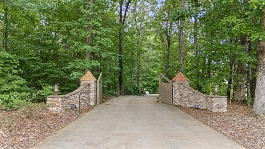 Stick/Site Built at 636 Lee Road, Thomasville NC 27360, photo 2 of 48
