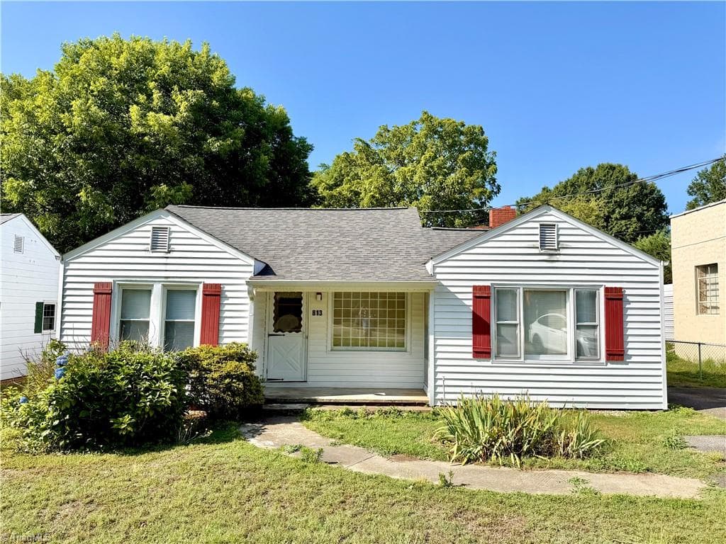 813 W Main Street, Yadkinville NC 27055