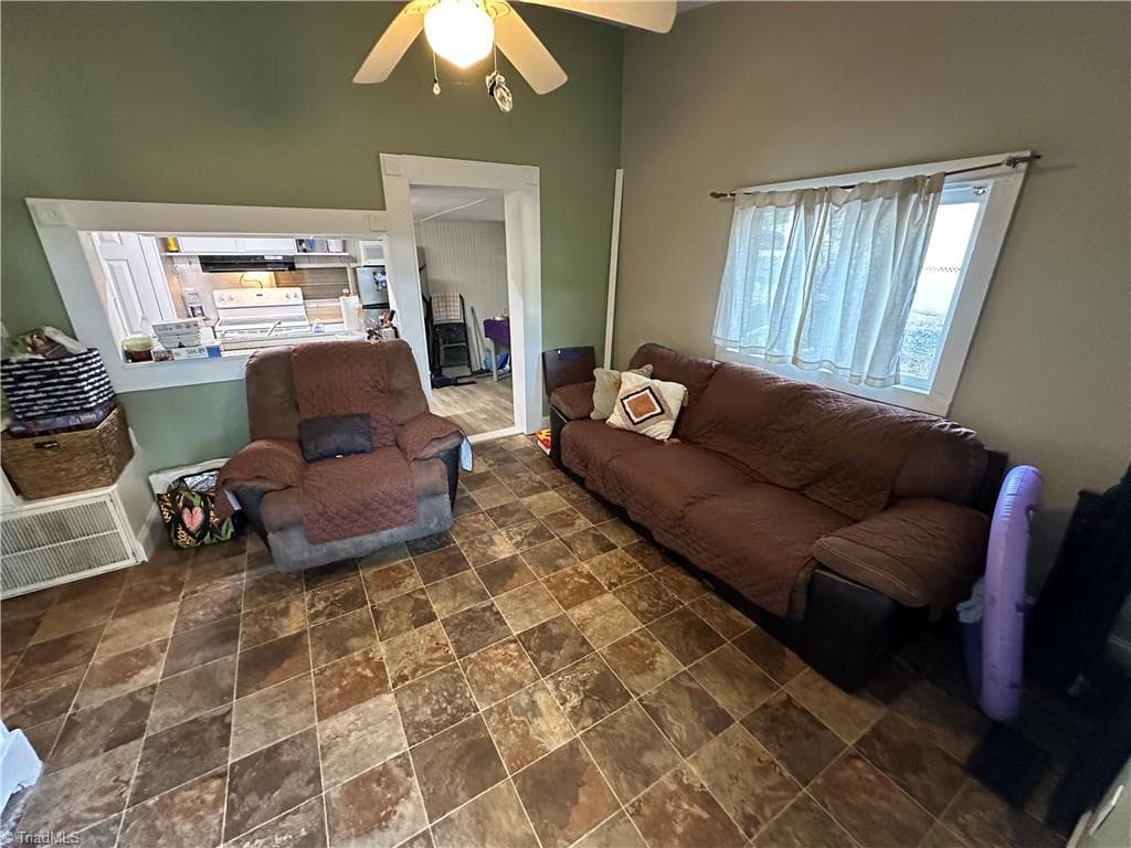 Manufactured Home at 162 Club House Drive, New London NC 28127, photo 4 of 50