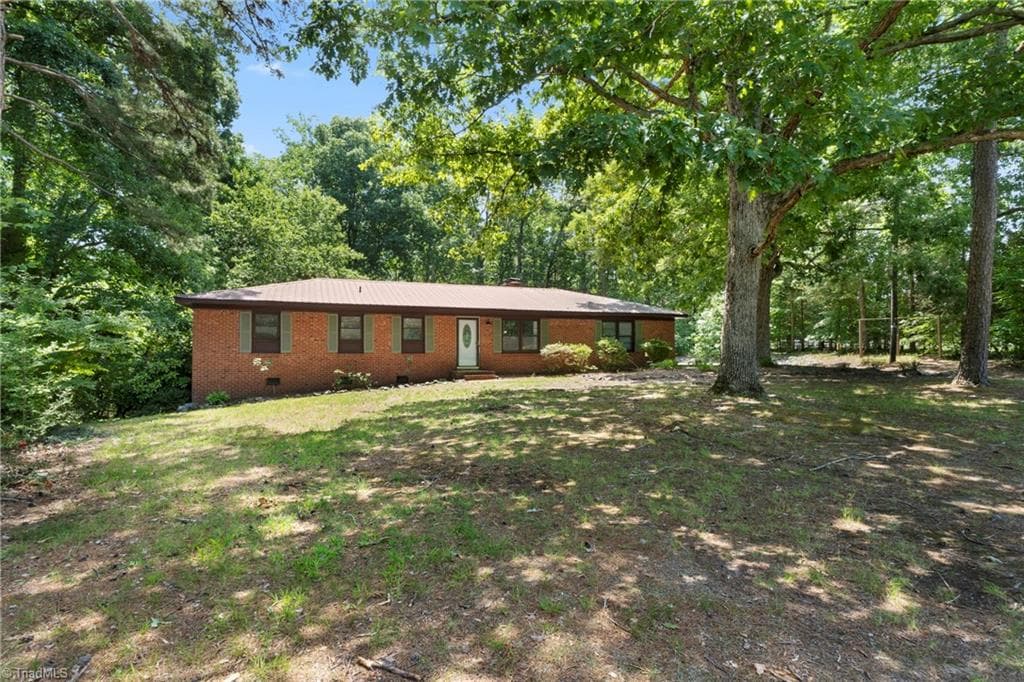 Stick/Site Built at 3622 Lower Lake Road, Thomasville NC 27360, photo 3 of 28