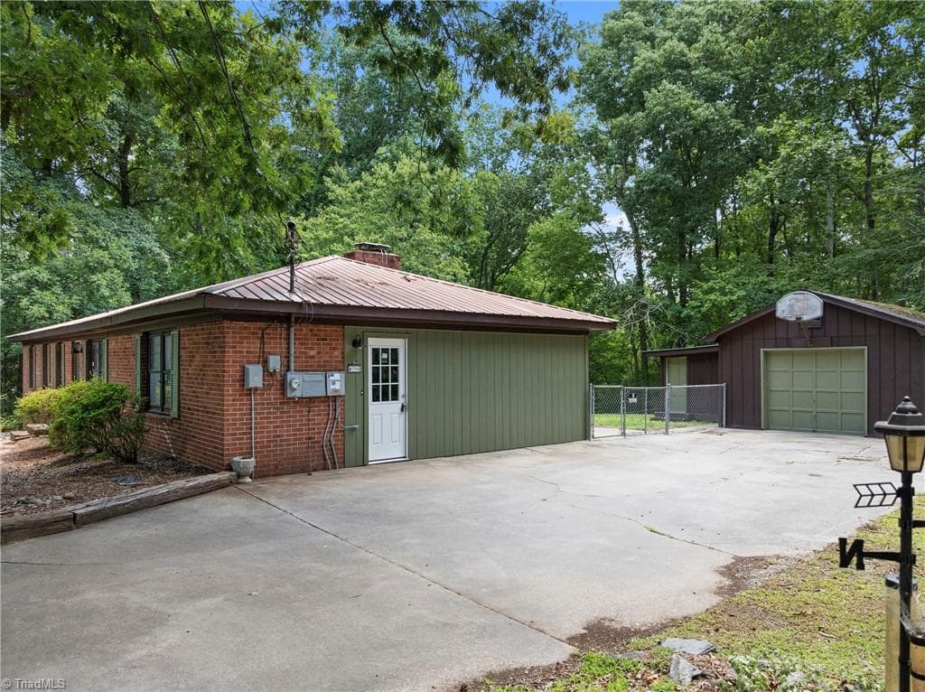Stick/Site Built at 3622 Lower Lake Road, Thomasville NC 27360, photo 5 of 28