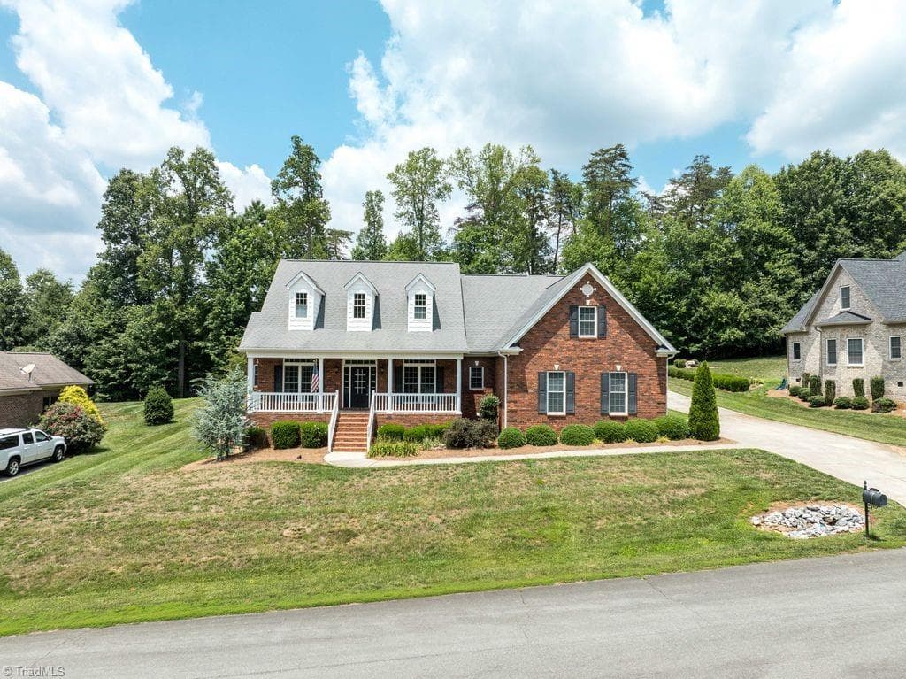 Stick/Site Built at 6623 Aspen Forest Lane, Walkertown NC 27051, photo 2 of 45