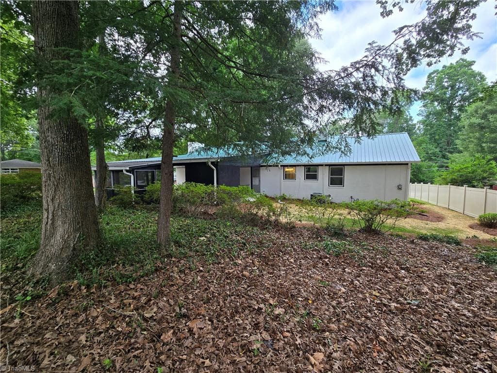 Stick/Site Built at 701 Willowmoore Avenue, Thomasville NC 27360, photo 7 of 32