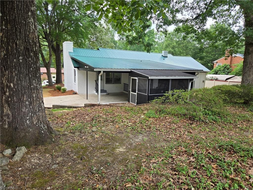 Stick/Site Built at 701 Willowmoore Avenue, Thomasville NC 27360, photo 5 of 32
