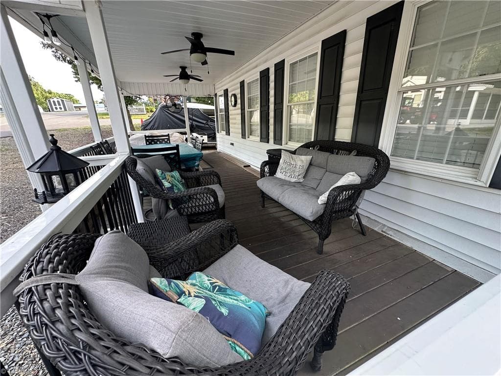 Manufactured Home at 138 Marina Drive, New London NC 28127, photo 27 of 50