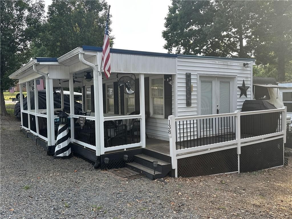 Manufactured Home at 138 Marina Drive, New London NC 28127, photo 2 of 50