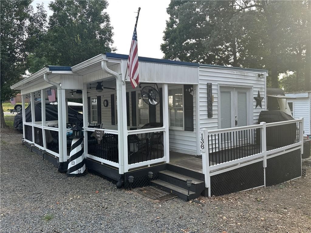 Manufactured Home at 138 Marina Drive, New London NC 28127, photo 42 of 50