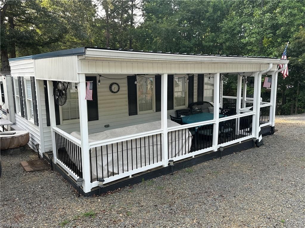 Manufactured Home at 138 Marina Drive, New London NC 28127, photo 3 of 50