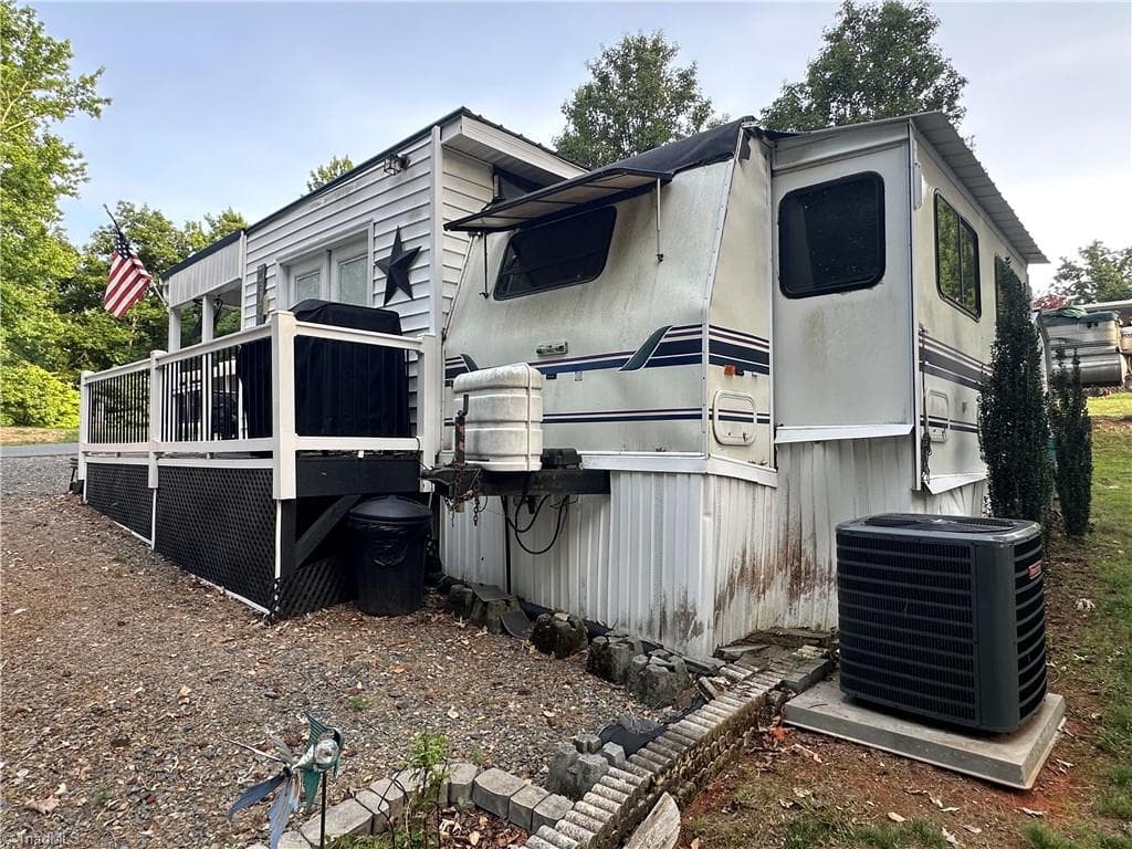 Manufactured Home at 138 Marina Drive, New London NC 28127, photo 36 of 50