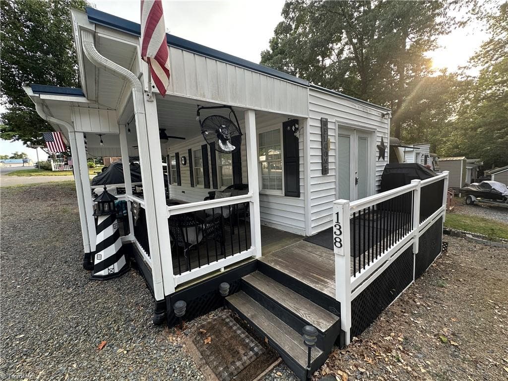 Manufactured Home at 138 Marina Drive, New London NC 28127, photo 30 of 50