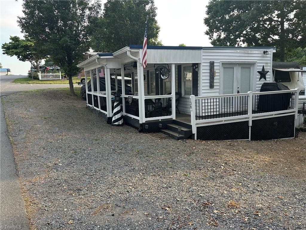 Manufactured Home at 138 Marina Drive, New London NC 28127, photo 38 of 50