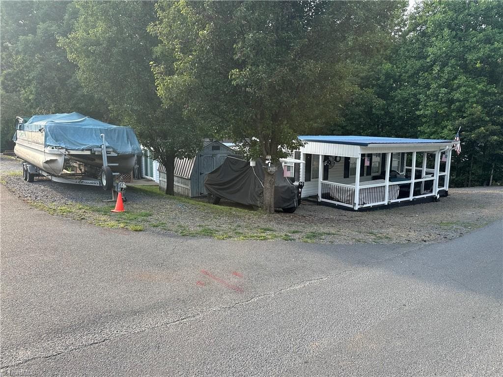 Manufactured Home at 138 Marina Drive, New London NC 28127, photo 41 of 50