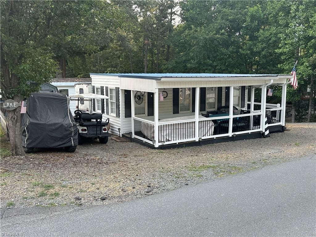 Manufactured Home at 138 Marina Drive, New London NC 28127, photo 40 of 50