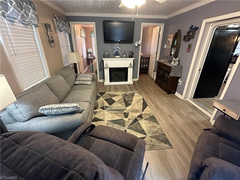 Manufactured Home at 138 Marina Drive, New London NC 28127, photo 4 of 50