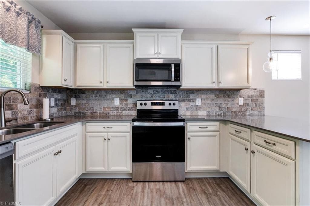 Stick/Site Built at 3807 Copperfield Court, High Point NC 27265, photo 13 of 38