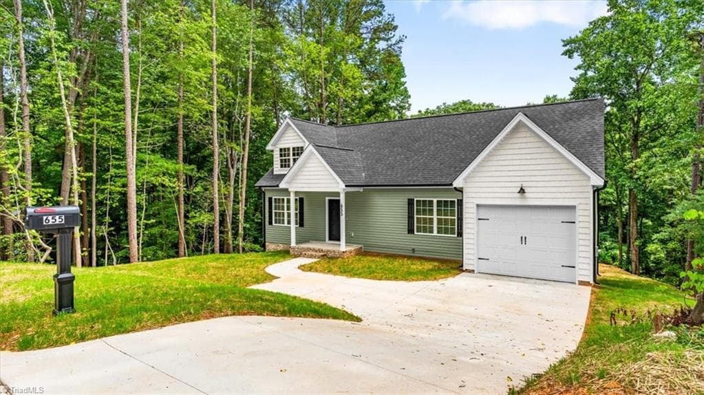 Stick/Site Built at 655 Woodland Circle, Asheboro NC 27203, photo 2 of 23