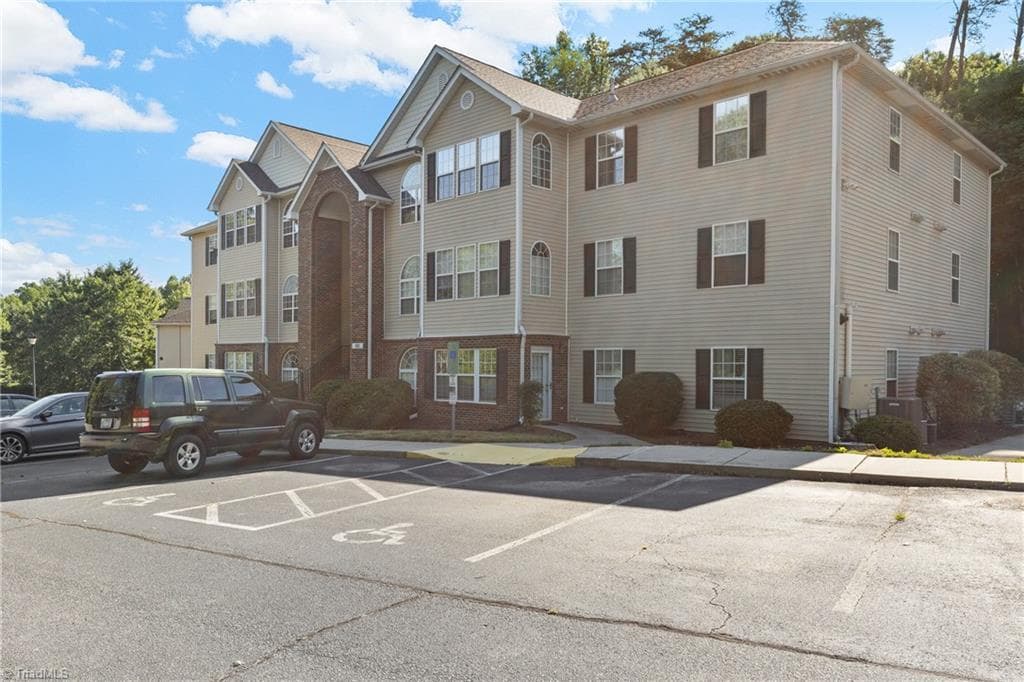 Stick/Site Built at 633 Ivy Glen Drive, Winston-Salem NC 27127, Winston-Salem, photo 2 of 22