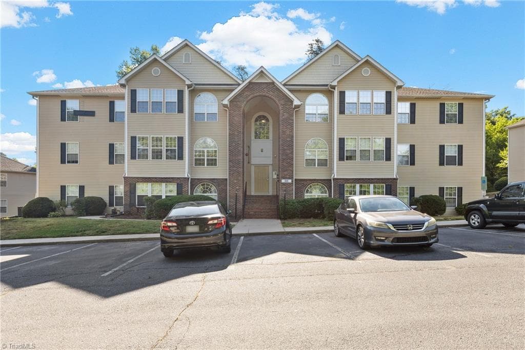 633 Ivy Glen Drive, Winston-Salem NC 27127