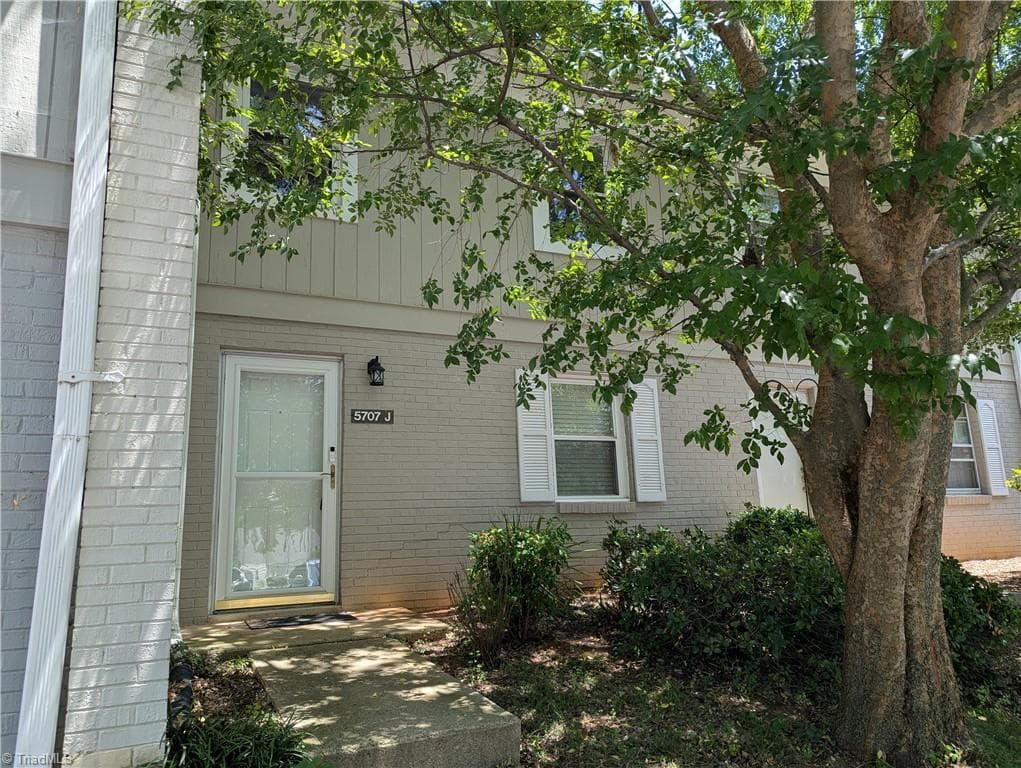 5707 Bramblegate Road # J, Greensboro NC 27409