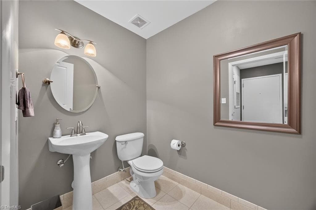 Stick/Site Built at 605 W Market Street # 206, Greensboro NC 27401, photo 5 of 28