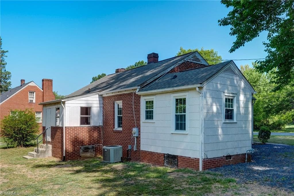 Stick/Site Built at 417 Martin Street, Reidsville NC 27320, photo 38 of 39