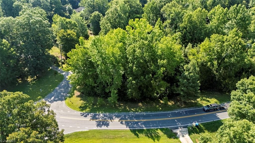 Single Family Residence at 5303 Forest Oaks Drive, Greensboro NC 27406, Greensboro, photo 9 of 48