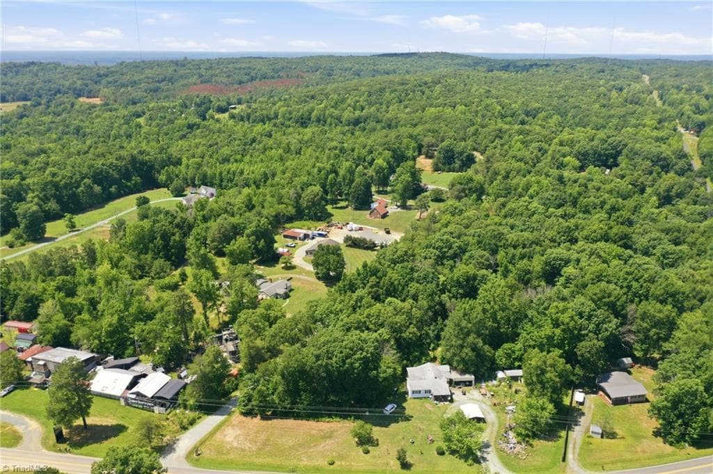 Manufactured Home at 5824 Chestnut Lane, Snow Camp NC 27349, photo 6 of 34