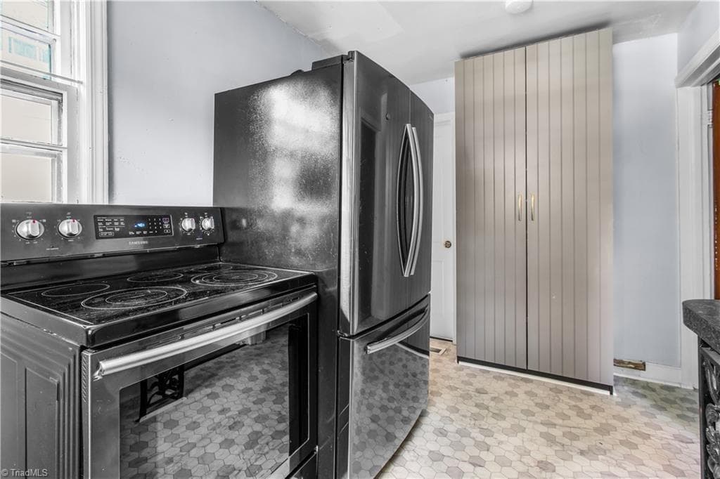 Stick/Site Built at 820 Brent Street, Winston-Salem NC 27103, Winston-Salem, photo 11 of 23