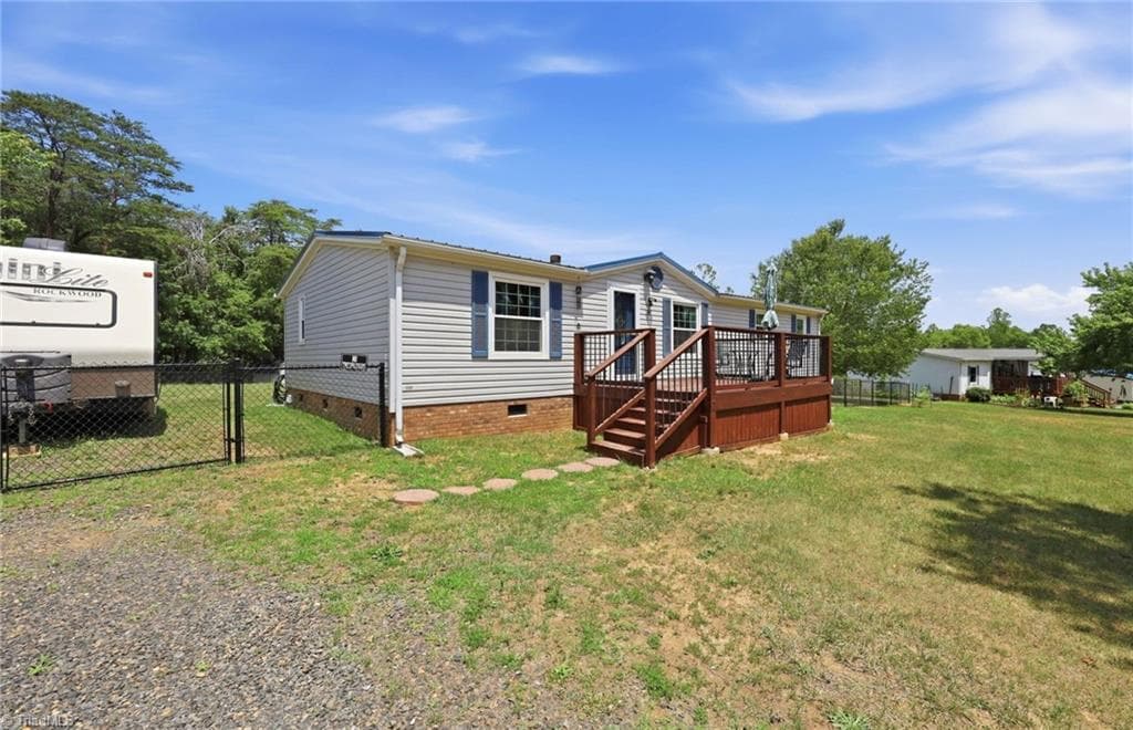 Manufactured Home at 180 B Austin Drive, Eden NC 27288, photo 2 of 18