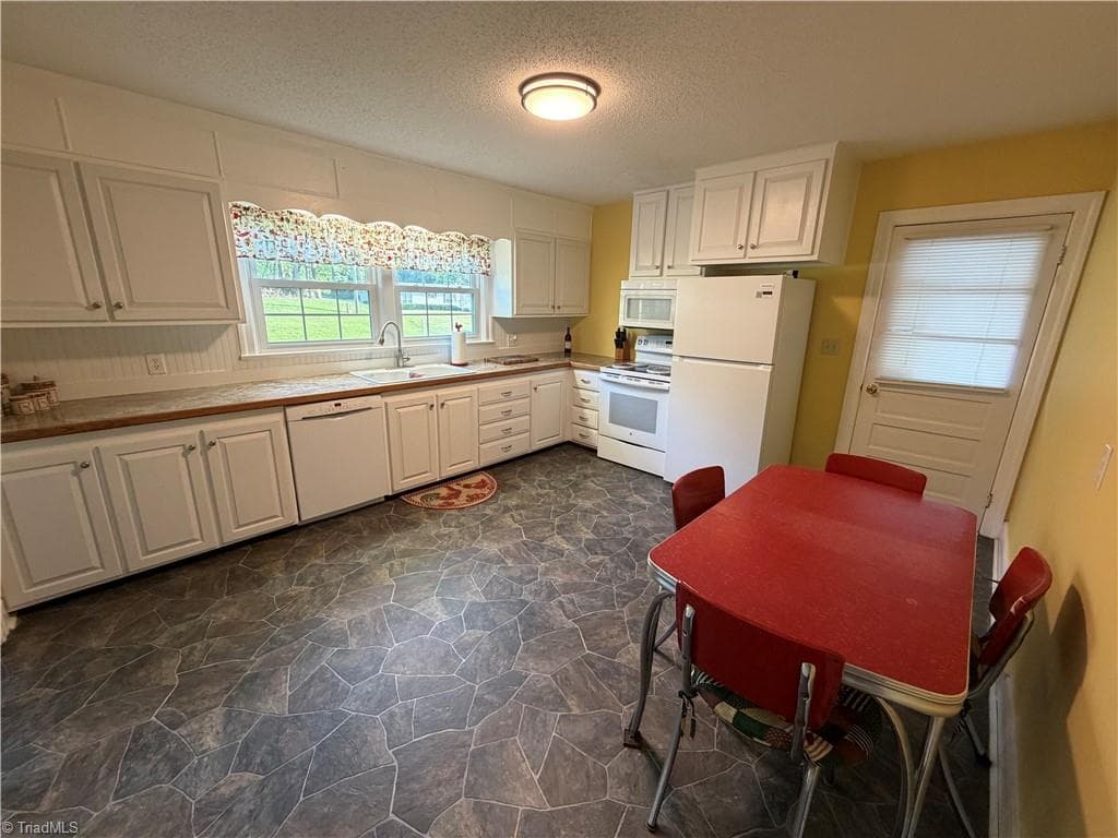 Stick/Site Built at 4470 Nc 268, Ararat NC 27007, photo 7 of 36