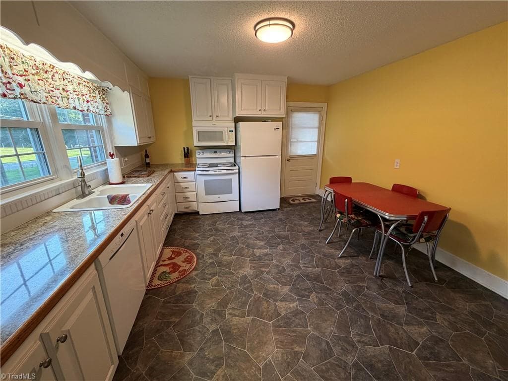 Stick/Site Built at 4470 Nc 268, Ararat NC 27007, photo 8 of 36