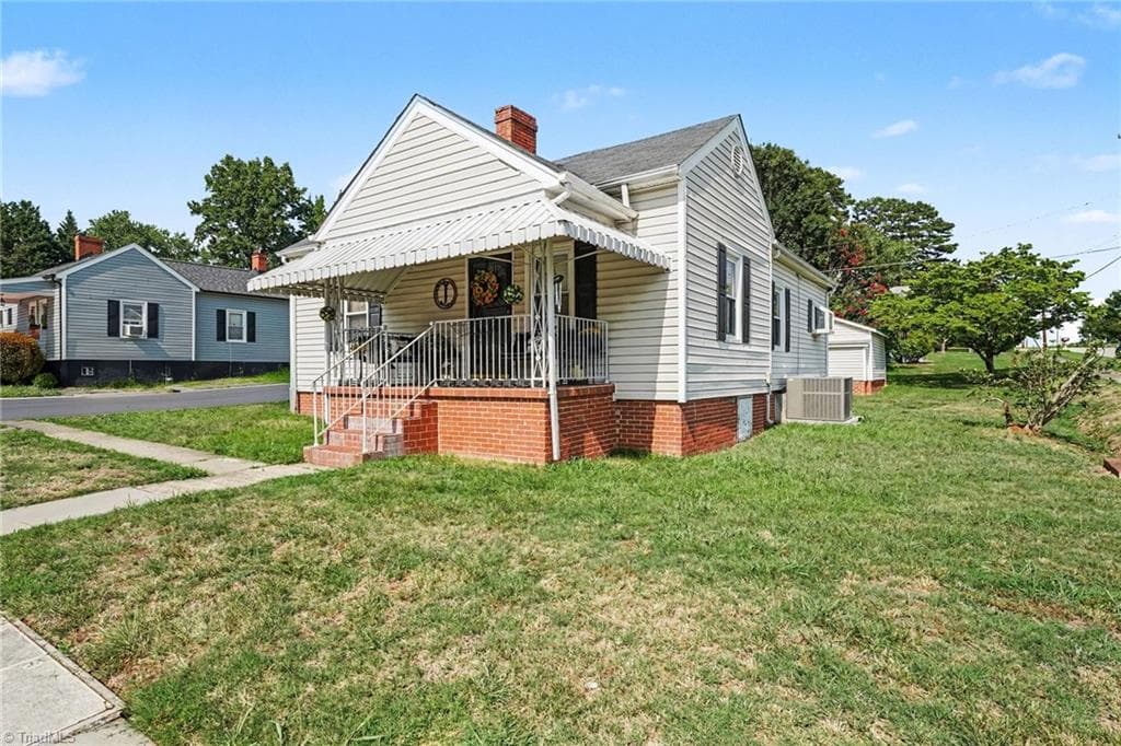 Stick/Site Built at 2400 Yanceyville Street, Greensboro NC 27405, photo 2 of 16