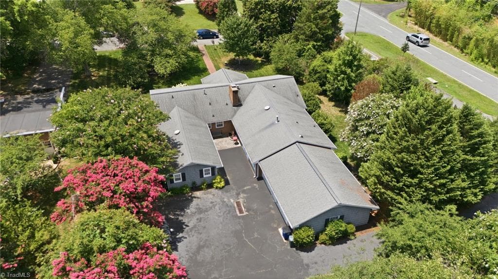 Stick/Site Built at 1025 Oaklawn Avenue, Winston-Salem NC 27104, Winston-Salem, photo 6 of 46
