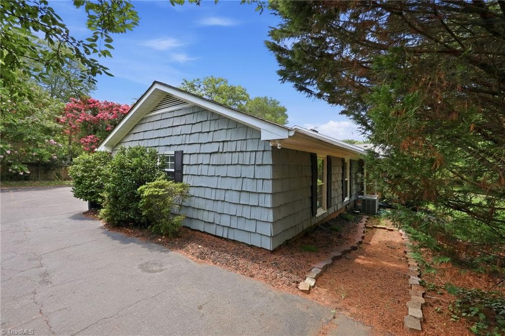 Stick/Site Built at 1025 Oaklawn Avenue, Winston-Salem NC 27104, Winston-Salem, photo 42 of 46