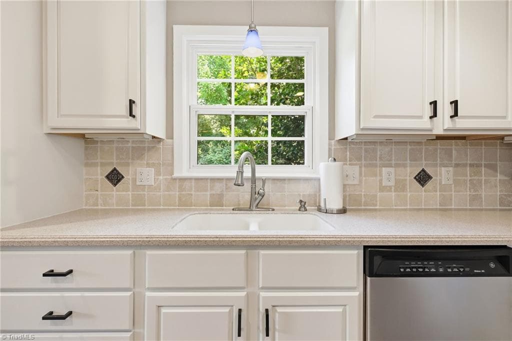 Stick/Site Built at 1025 Oaklawn Avenue, Winston-Salem NC 27104, Winston-Salem, photo 31 of 46
