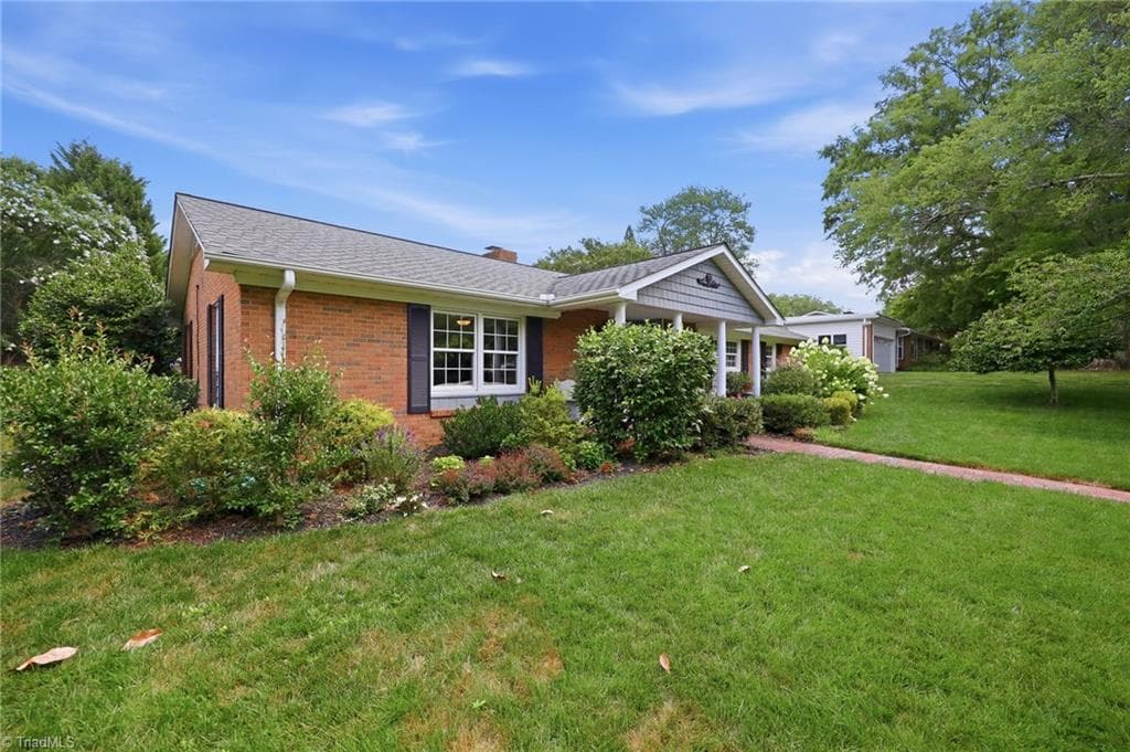 Stick/Site Built at 1025 Oaklawn Avenue, Winston-Salem NC 27104, Winston-Salem, photo 4 of 46