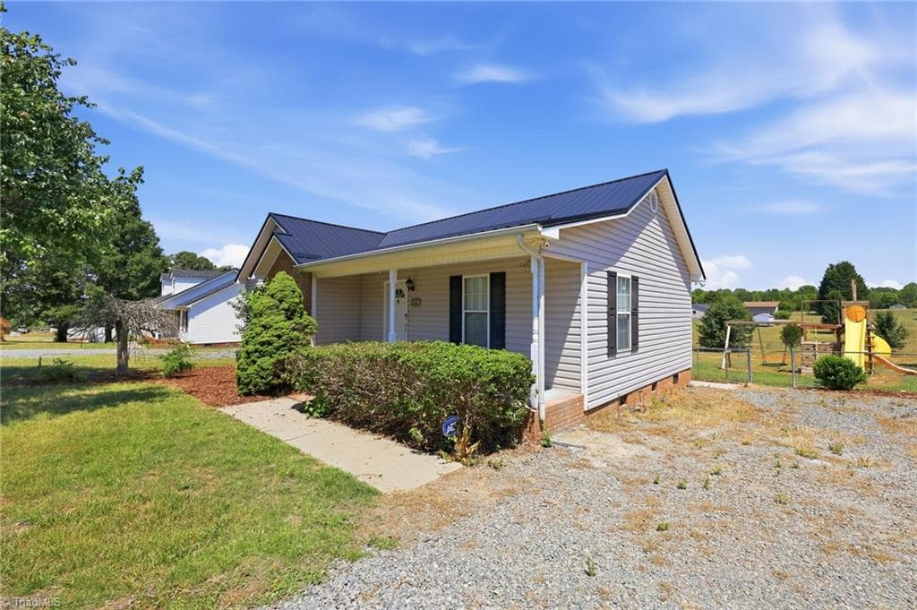 Stick/Site Built at 1502 Gibbs Road, Reidsville NC 27320, photo 2 of 36
