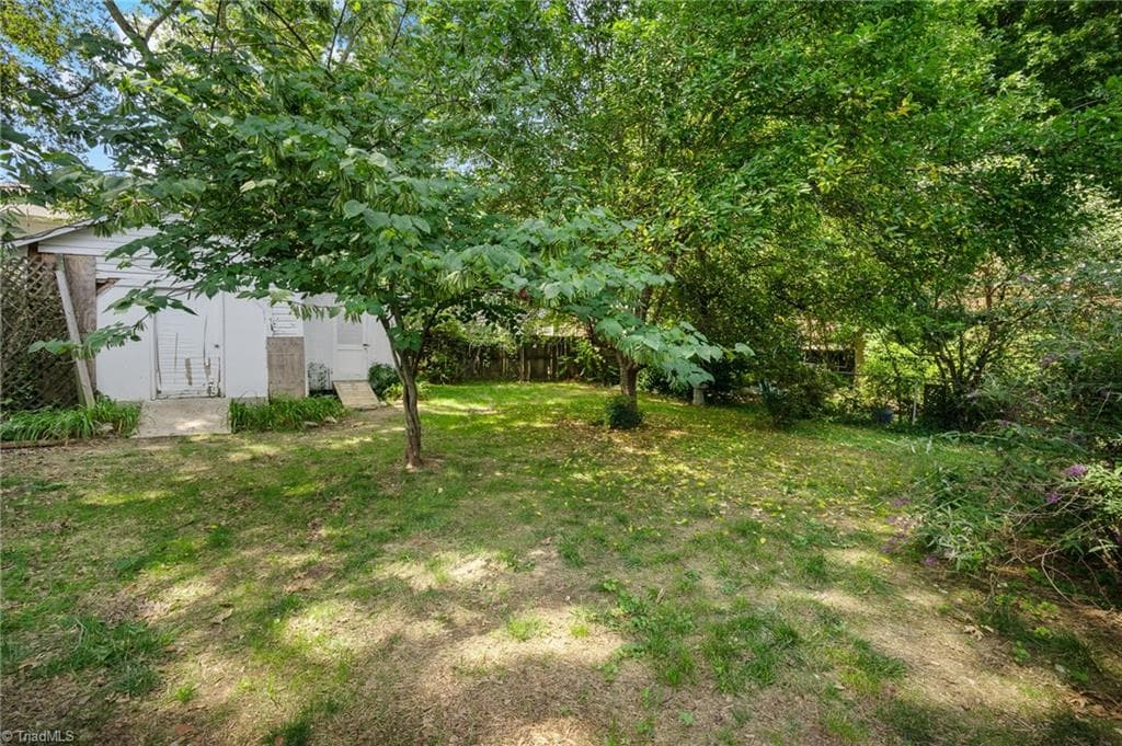 Stick/Site Built at 415 Otteray Avenue, High Point NC 27262, photo 4 of 39