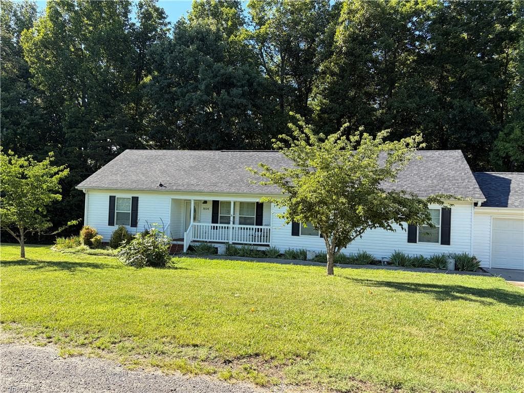 Modular at 3826 Running Deer Road, Jonesville NC 28642, Jonesville, photo 2 of 24