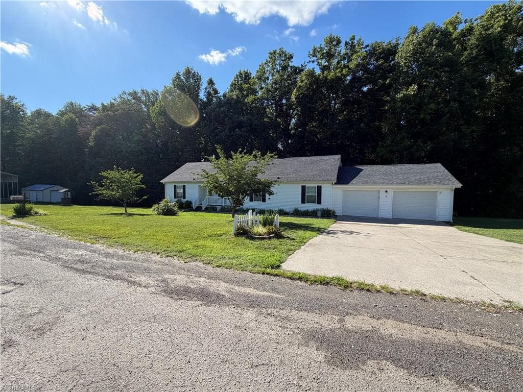 3826 Running Deer Road, Jonesville NC 28642