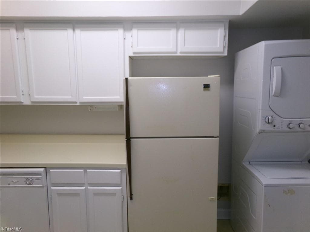 Stick/Site Built at 352 Meadows Circle, Winston-Salem NC 27104, Winston-Salem, photo 2 of 18