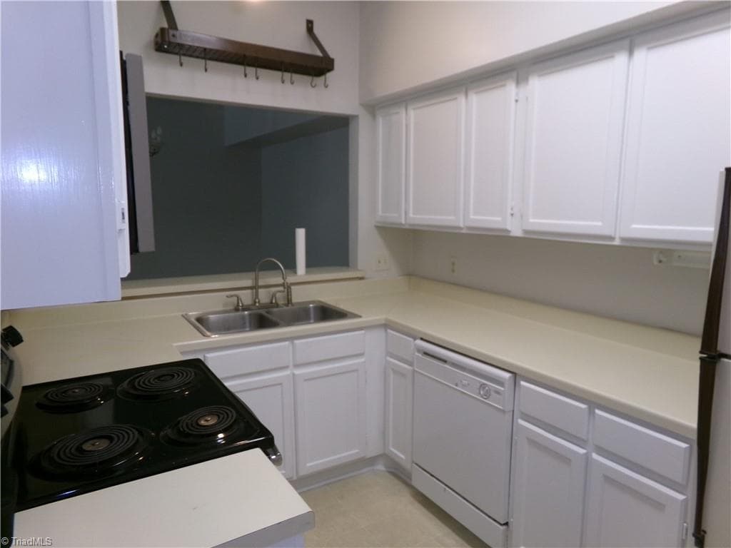 Stick/Site Built at 352 Meadows Circle, Winston-Salem NC 27104, Winston-Salem, photo 3 of 18