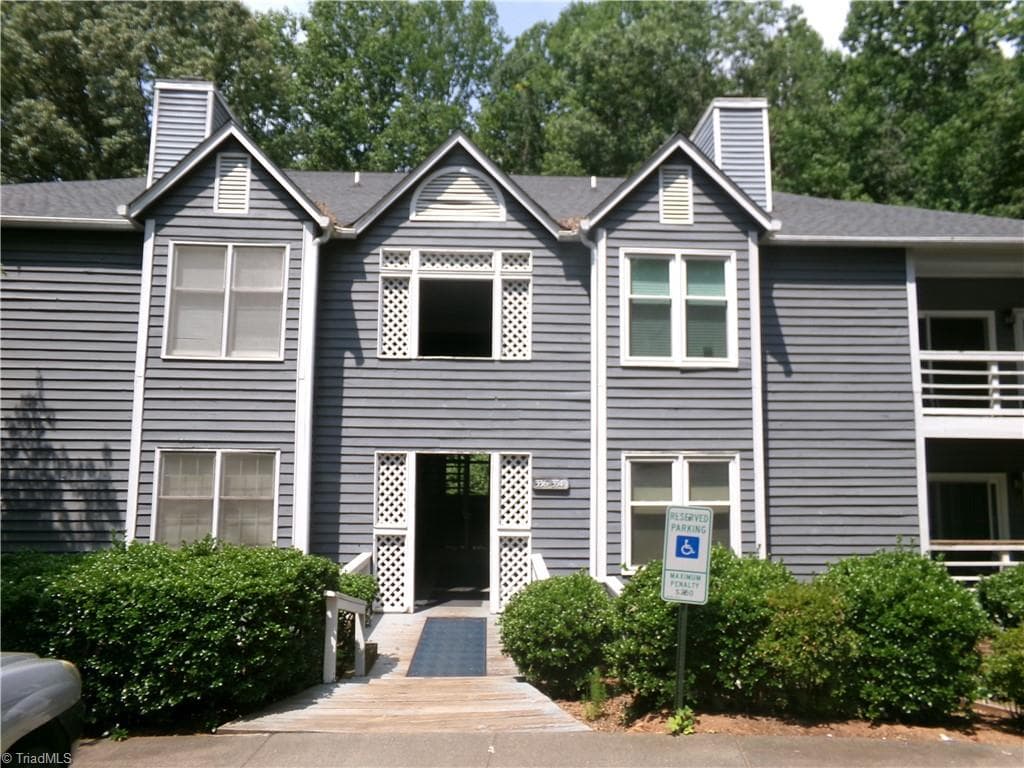 352 Meadows Circle, Winston-Salem NC 27104