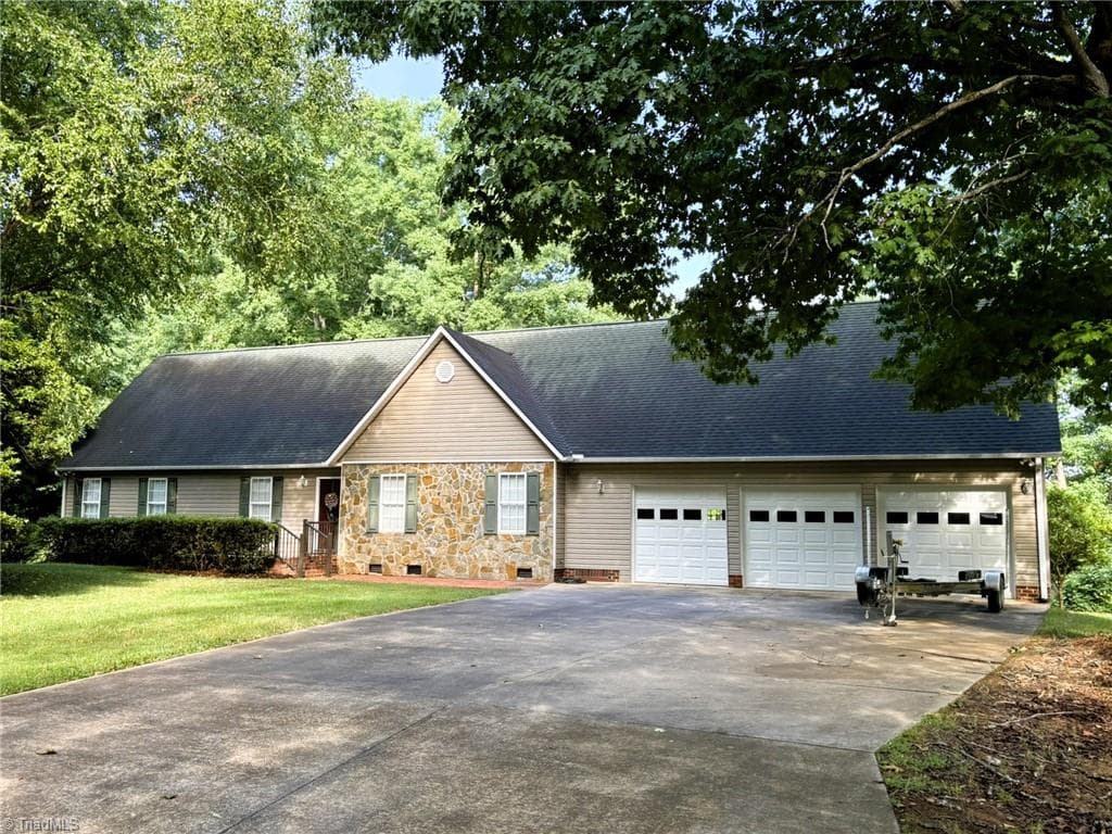 130 Canoe Court, Mount Gilead NC 27306