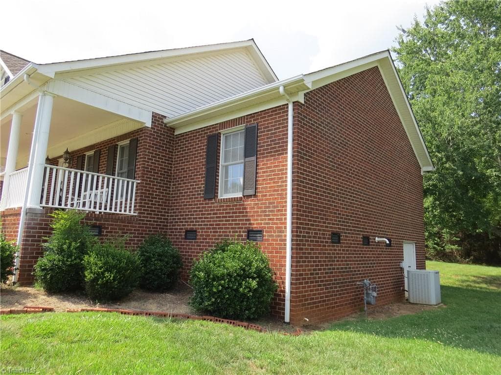 Stick/Site Built at 1464 Steve Street, Kernersville NC 27284, photo 6 of 33