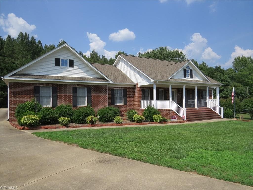 Stick/Site Built at 1464 Steve Street, Kernersville NC 27284, photo 3 of 33