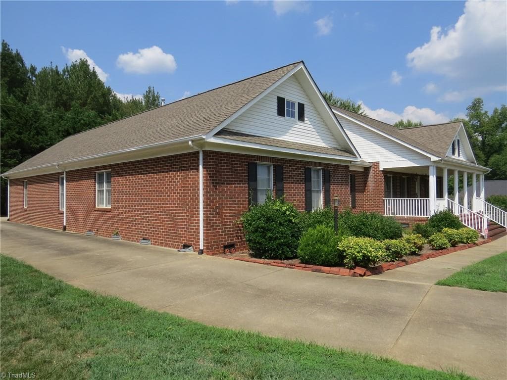 Stick/Site Built at 1464 Steve Street, Kernersville NC 27284, photo 5 of 33