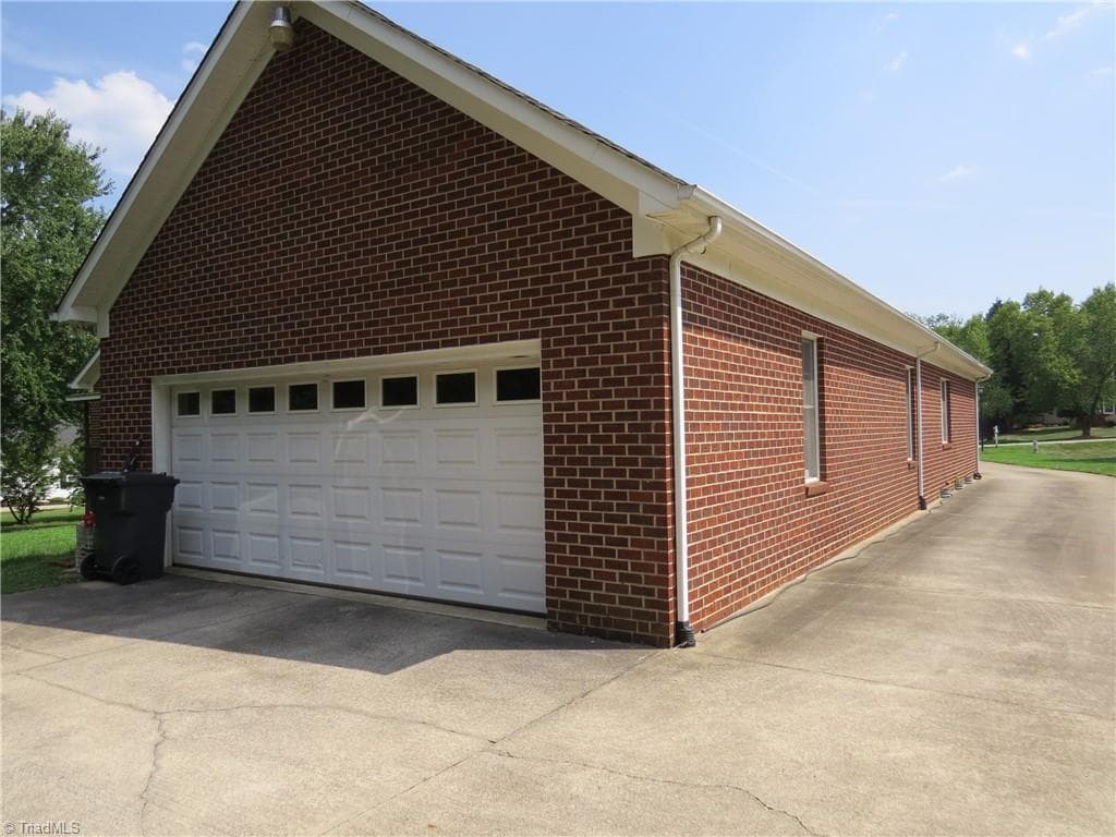 Stick/Site Built at 1464 Steve Street, Kernersville NC 27284, photo 9 of 33