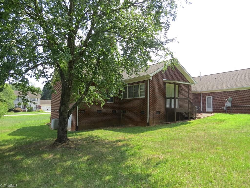 Stick/Site Built at 1464 Steve Street, Kernersville NC 27284, photo 10 of 33